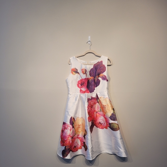 Dress - Picture 4 of 4